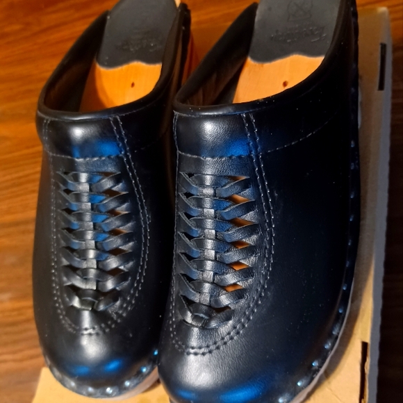 Clogs - Picture 1 of 14